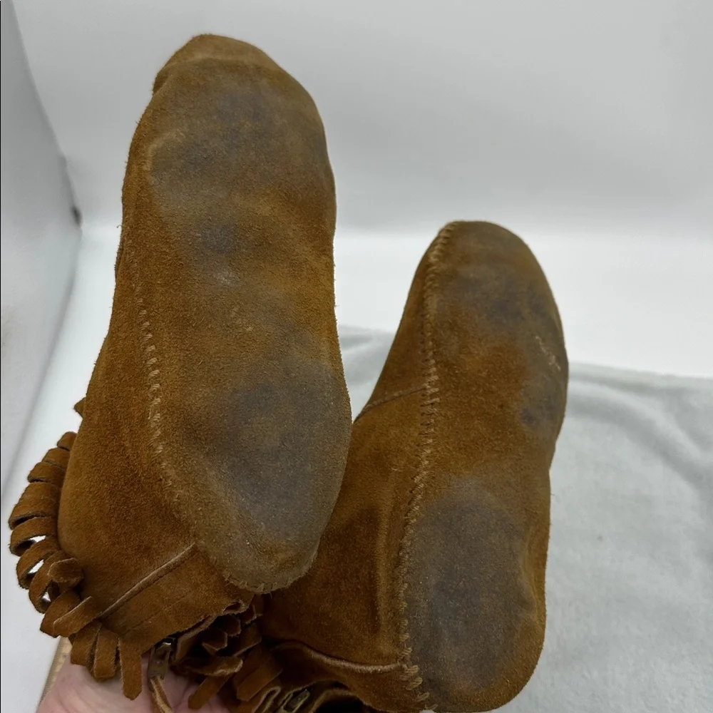 Vintage Moccasin Soft Bottom Ankle Suede Bootie’s With Fringe & Back Zip Closure - Picture 4 of 7
